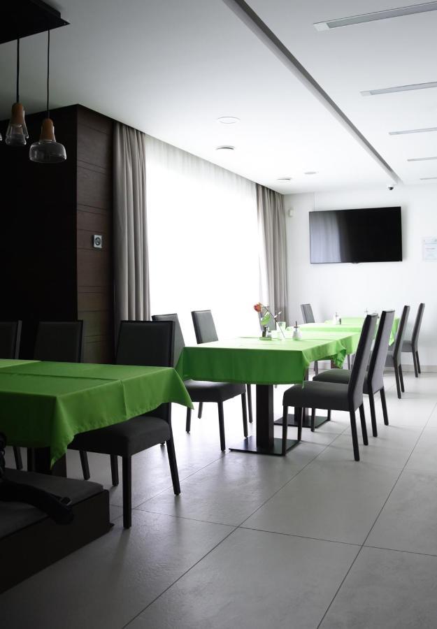Hotel Harmony Medical & Wellness-Free Parking, 1,8Km From The Center Kroměříž Kültér fotó
